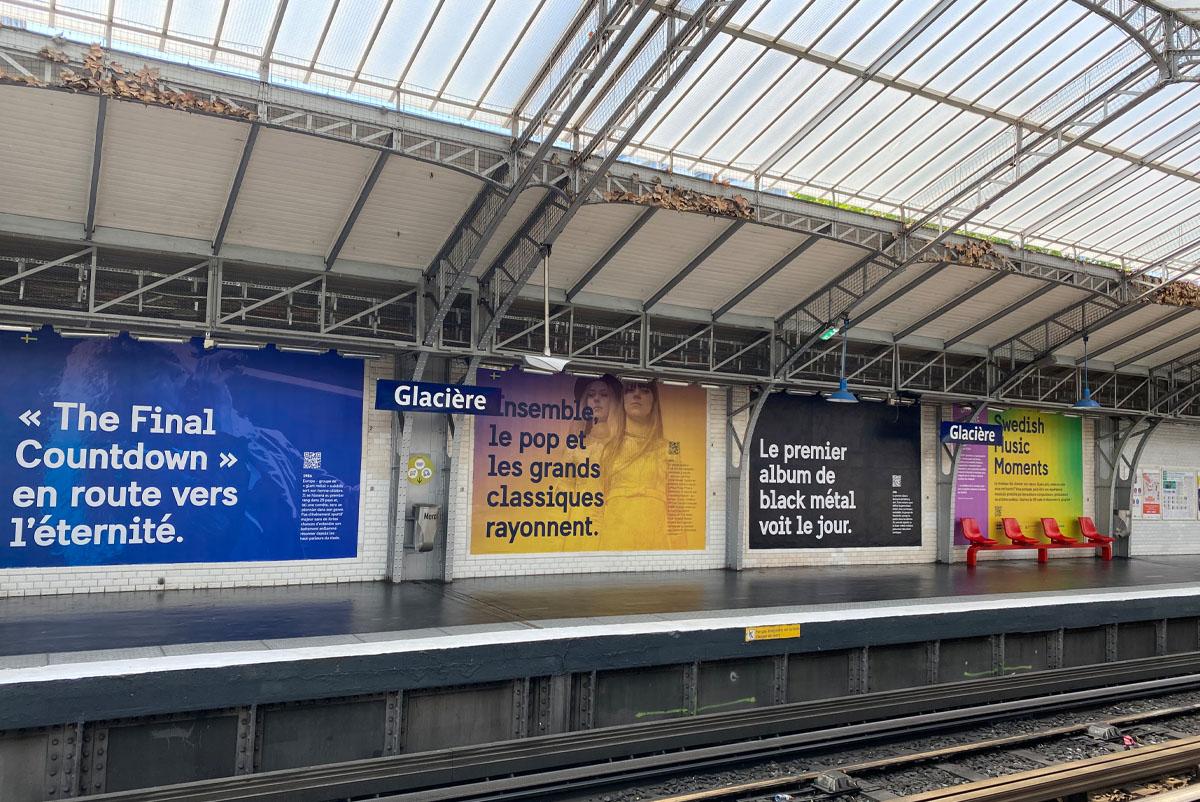 The exhibition at the Glacière subway station.