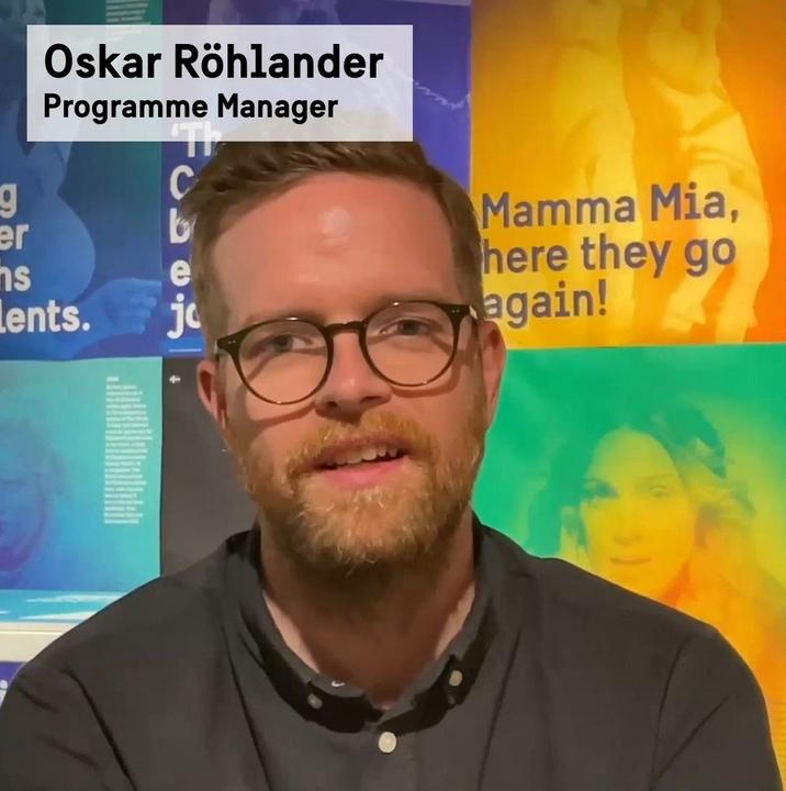 Oskar Röhlander presenting the exhibition